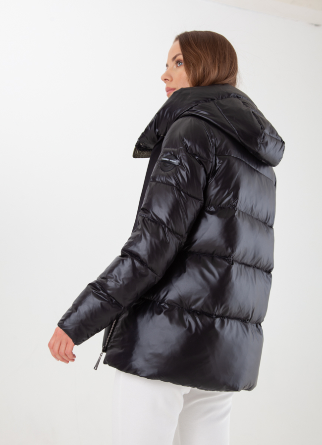 фото Женский укороченный пуховик черного цвета с капюшоном модель № 21091