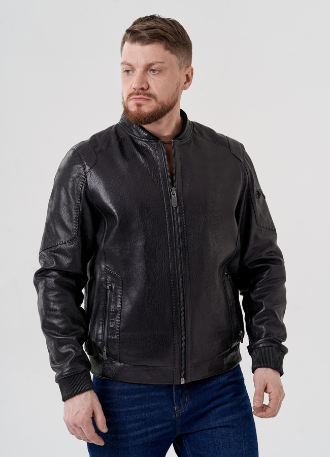 Куртка бомбер черного цвета  модель № 24398 в рассрочку