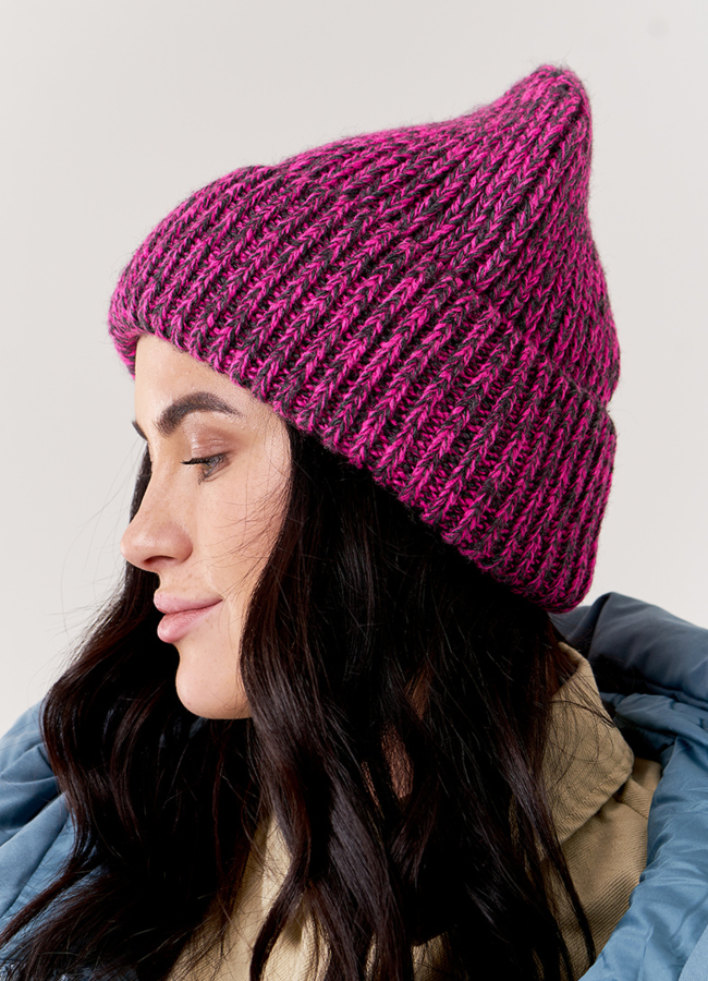 Женская шапка модель № 8790 меха малина