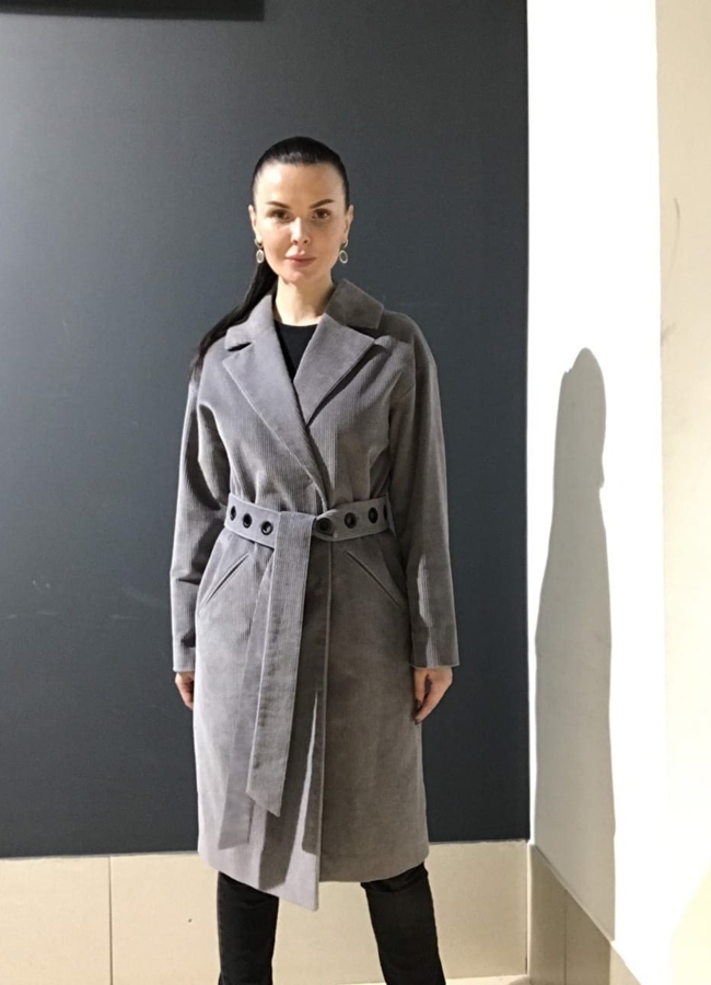 Пальто из вельвета в сером цвете модель № 731/1 меха малина