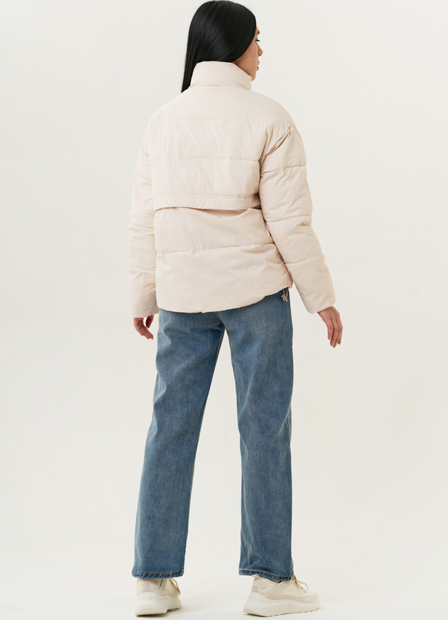 Женская утепленная куртка светло-бежевого цвета модель № 22400 в кредит