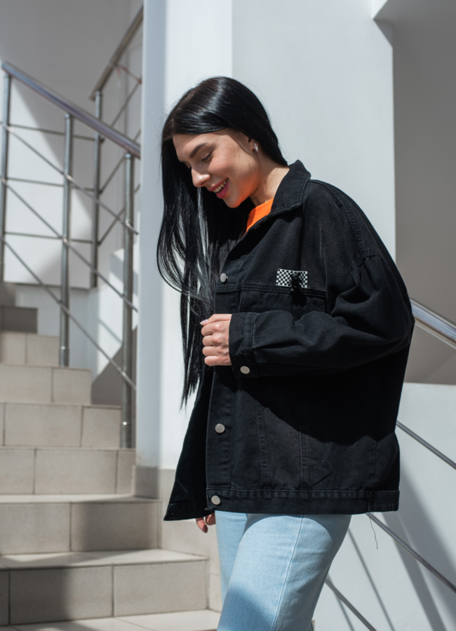 Куртка джинсовая  черного цвета  модель № 22909 универмаг малина