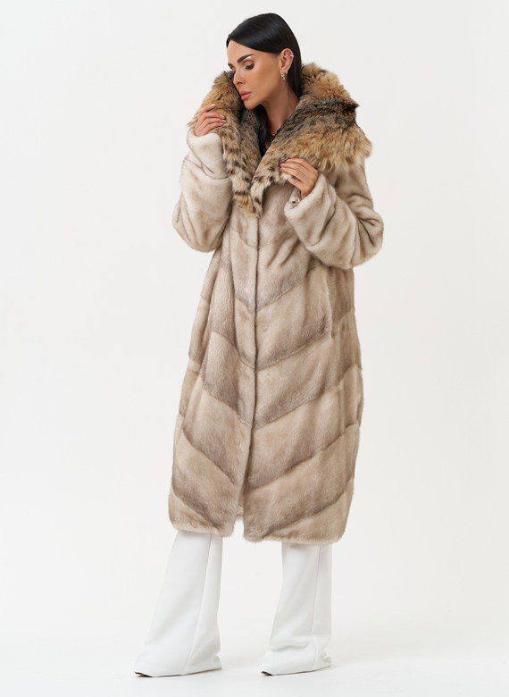 Женская шуба из меха норки с капюшоном из меха рыси