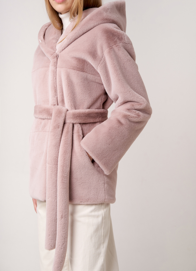 Укороченная шуба из искусственного меха с капюшоном модель № 12776 универмаг малина