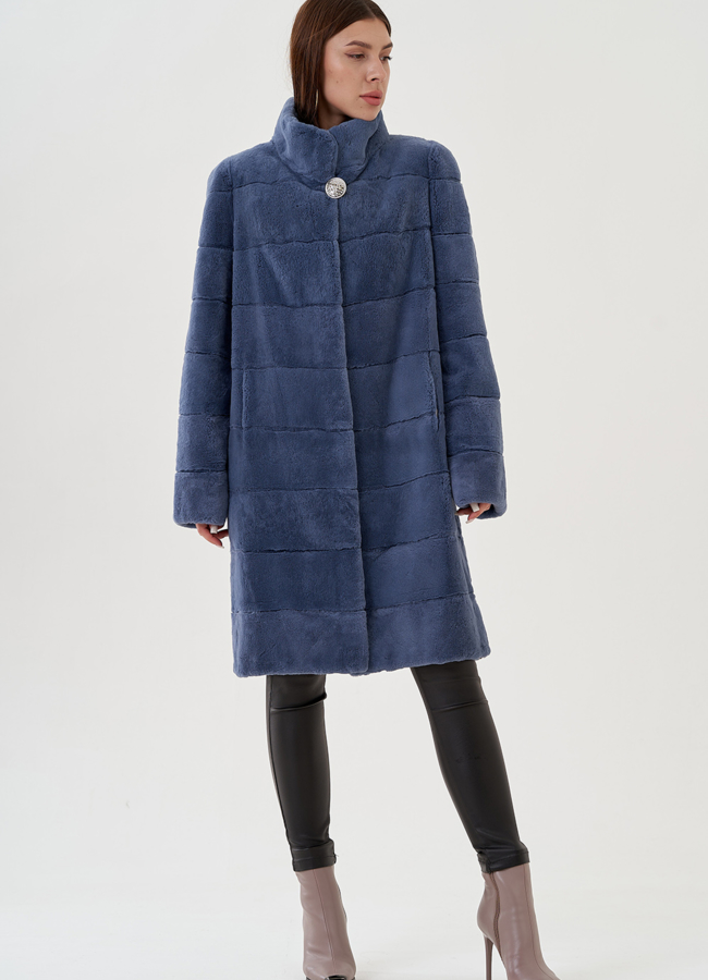 Шуба из меха кролика с воротником стойкой в синем цвете модель № 81859 универмаг малина