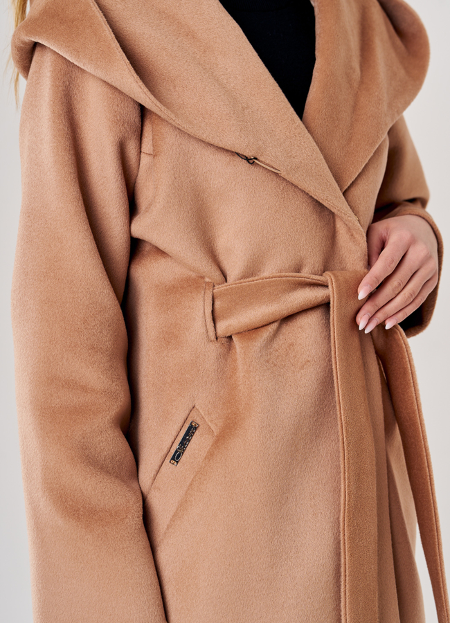 Пальто женское коричневого цвета с капюшоном модель № 038 в кредит