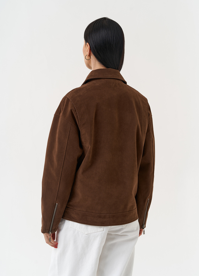 фото Куртка косуха из эко замши коричневого цвета модель № 30387