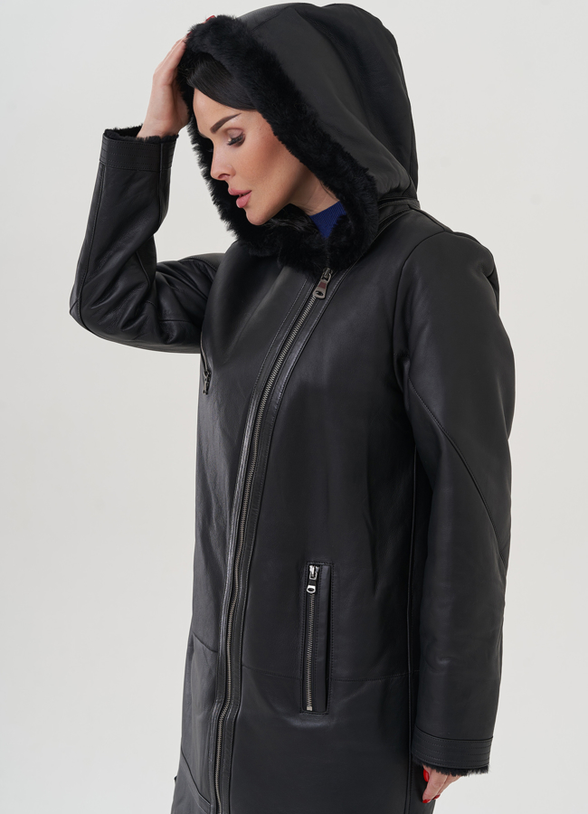 Женская дубленка  черного цвета с капюшоном  модель № 25624 универмаг малина