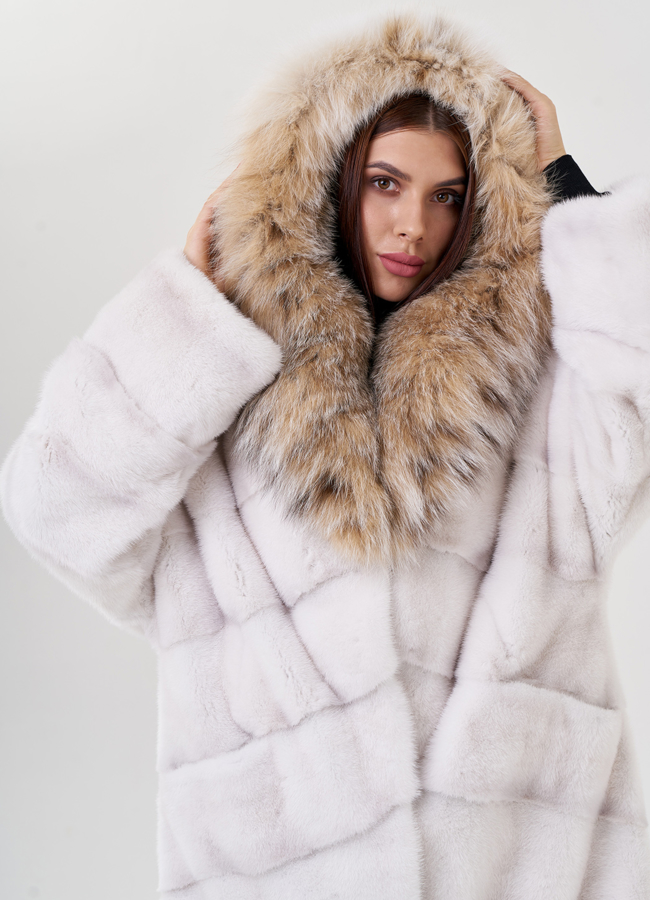 Белая шуба из норки с рысью модель № 23120 универмаг малина