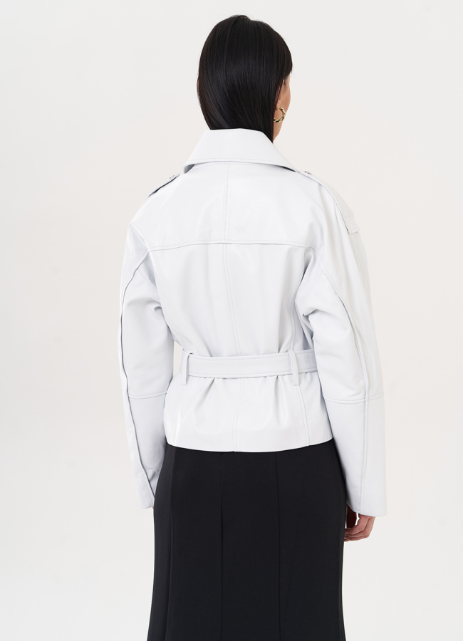 Куртка из натуральной кожи белого цвета  модель № 500140 универмаг малина