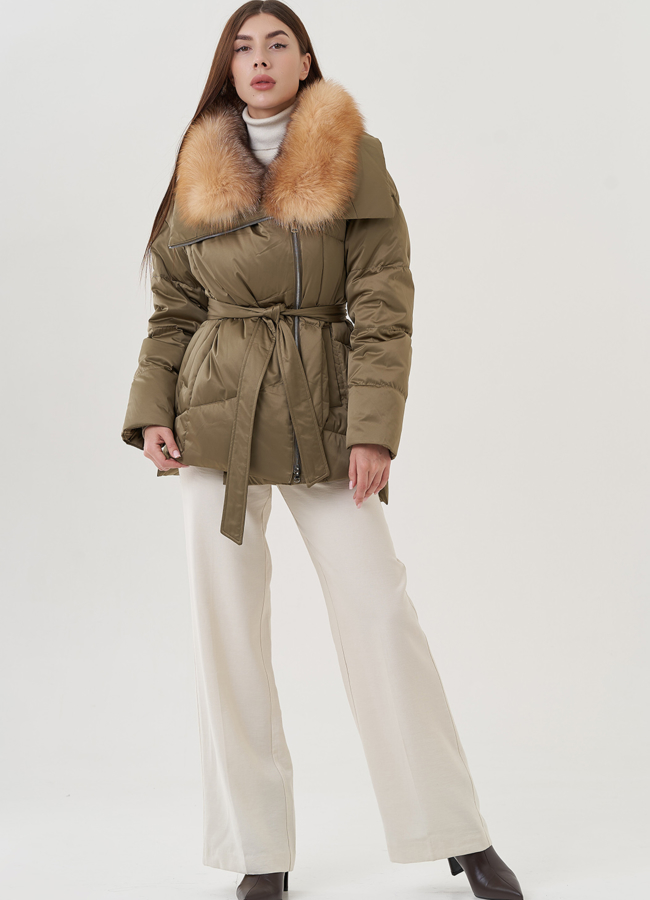 Укороченный женский пуховик с лисой модель № 25728 в рассрочку
