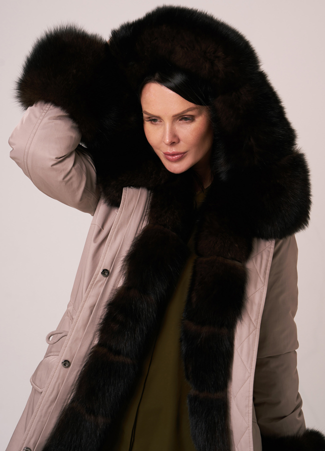 Парка бежевого цвета с мехом из песца модель № 97026 универмаг малина