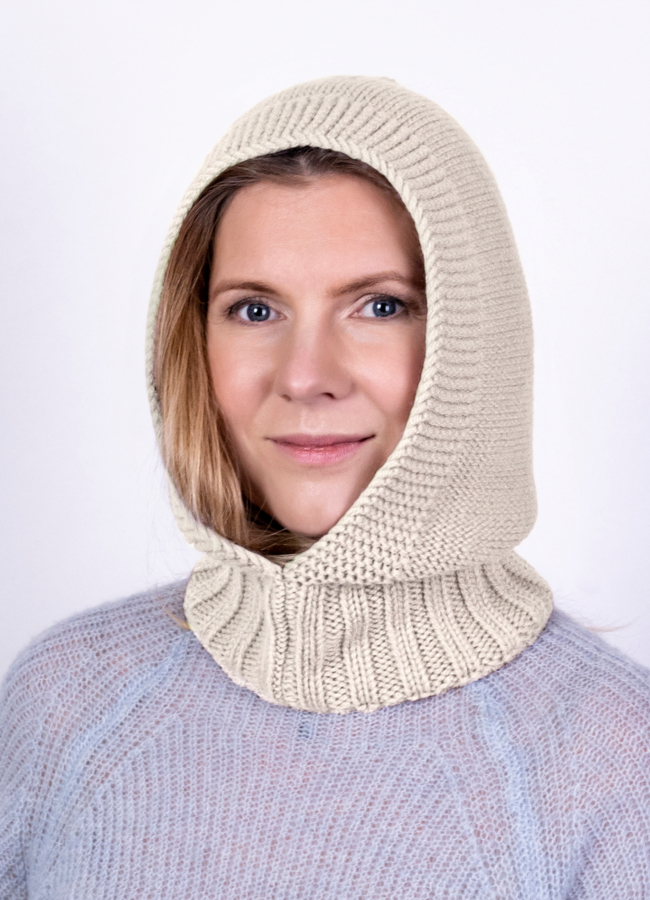 Капор женский  модель № 79347 меха малина