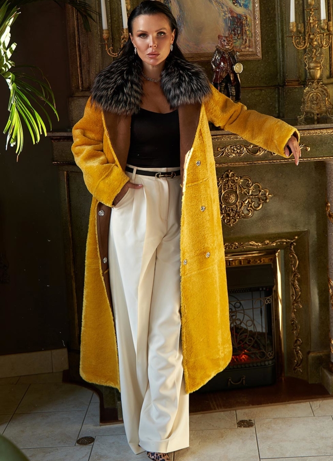 Двухсторонняя эко дубленка с мехом енота модель № 28561 меха малина