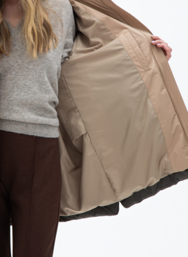 Женский удлиненный пуховик  капюшоном