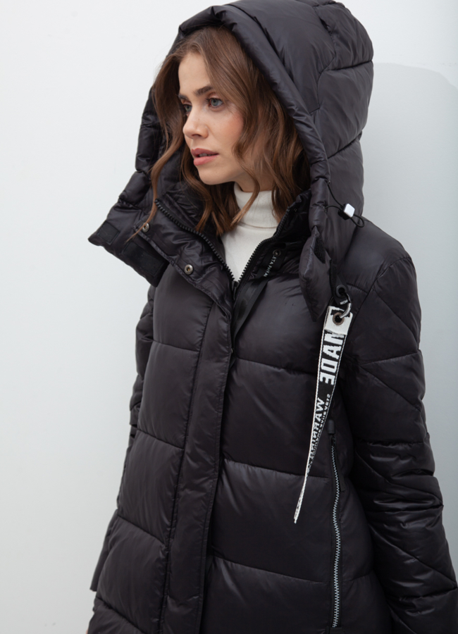 Женский пуховик черного цвета модель № 21082 в кредит