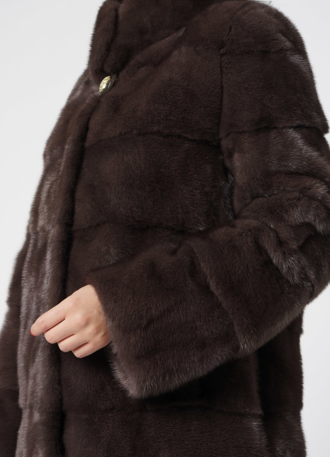 Укороченная норковая шуба с воротником стойкой  модель № S-817 универмаг малина