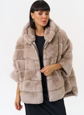 Короткая шуба из меха кролика с капюшоном Короткая шуба из меха кролика с капюшоном