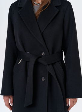 Женское пальто с английским воротником