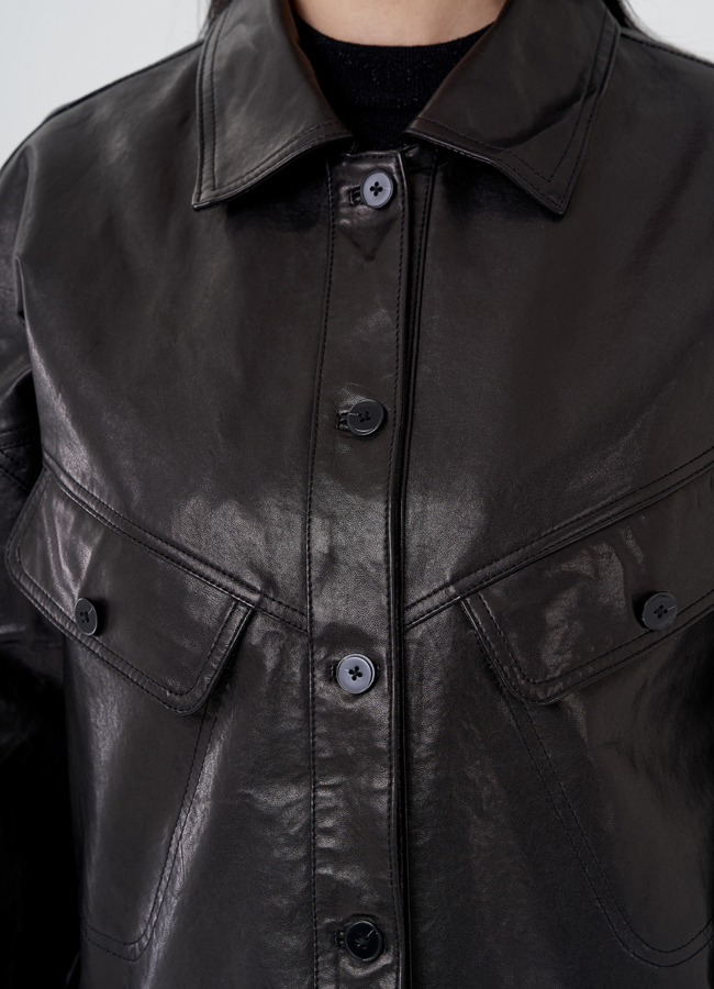 Женская куртка из натуральной кожи черного цвета  модель № 24089 универмаг малина