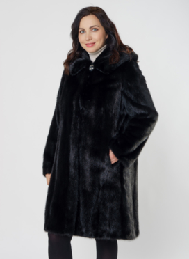 Черная норковая шуба с капюшоном