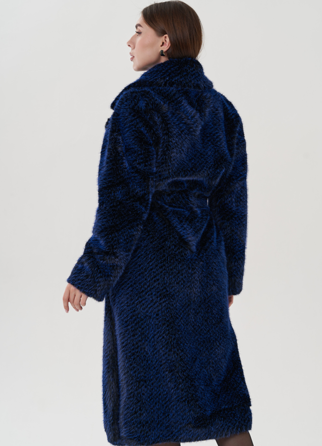 Пальто из эко меха синего цвета с английским воротником модель № 25421 универмаг малина