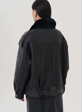 Женская дубленка черного цвета 