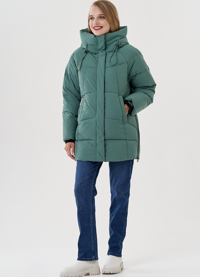 Женское полупальто пуховик в зеленом цвете модель № 81348 меха малина