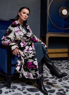 Пальто из эко меха с цветочным принтом