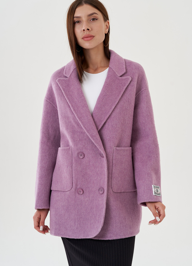 Пальто женское оверсайз сиреневого цвета модель № 81427 в рассрочку