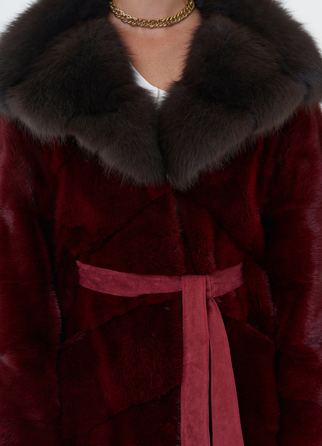 Норковая шуба с капюшоном из меха куницы модель № 27698 в рассрочку