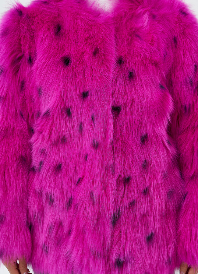 Яркая шуба из меха лисы модель № 28592 универмаг малина