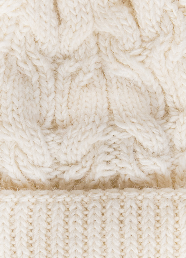 Женская шапка в молочном цвете модель № 9528 в рассрочку