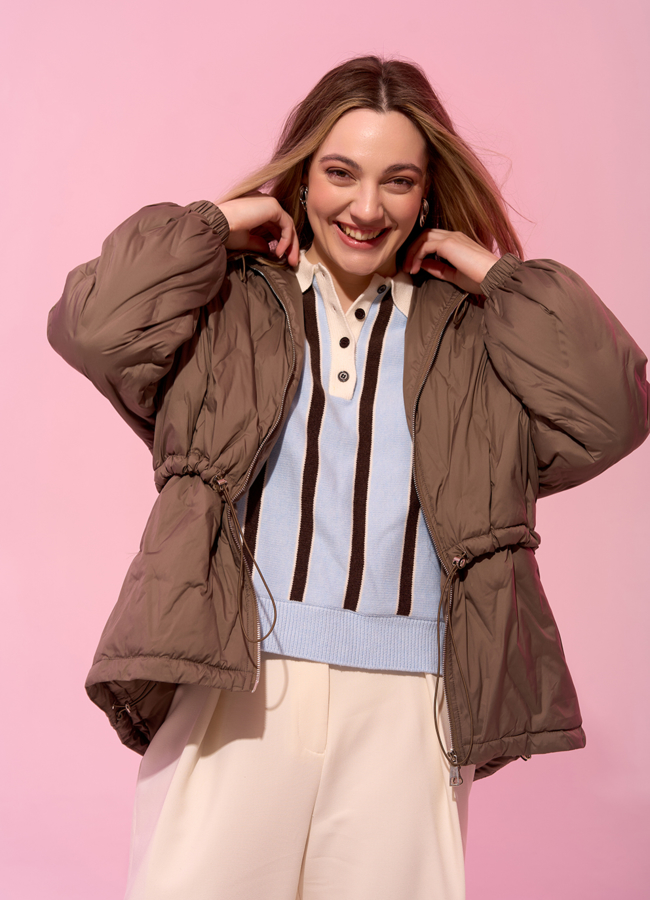 Женская куртка в коричневом цвете с капюшоном модель № 31391 в рассрочку