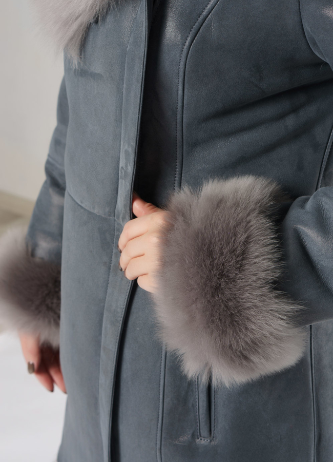 Дубленка серого цвета с капюшоном модель № 7466 универмаг малина