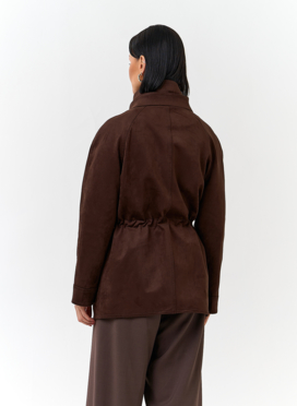 Женская куртка из эко замши с воротником стойкой