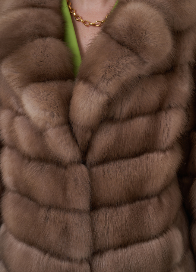 Шуба из куницы с английским воротником  модель № 24642 в рассрочку