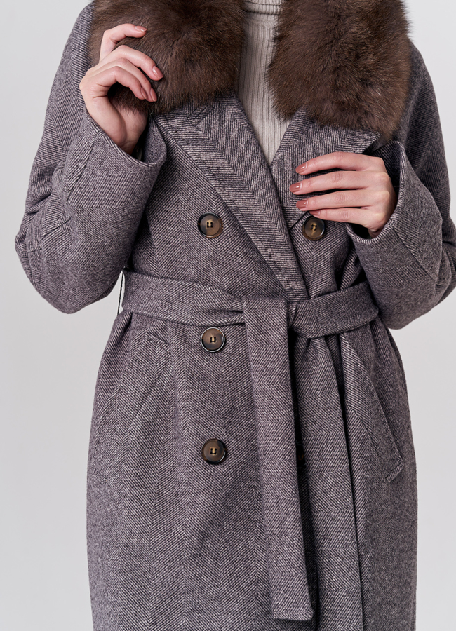 Утепленное пальто коричневого цвета с поясом модель № 21873 универмаг малина