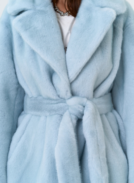 Женская шуба из эко меха в голубом цвете Женская шуба из эко меха в голубом цвете