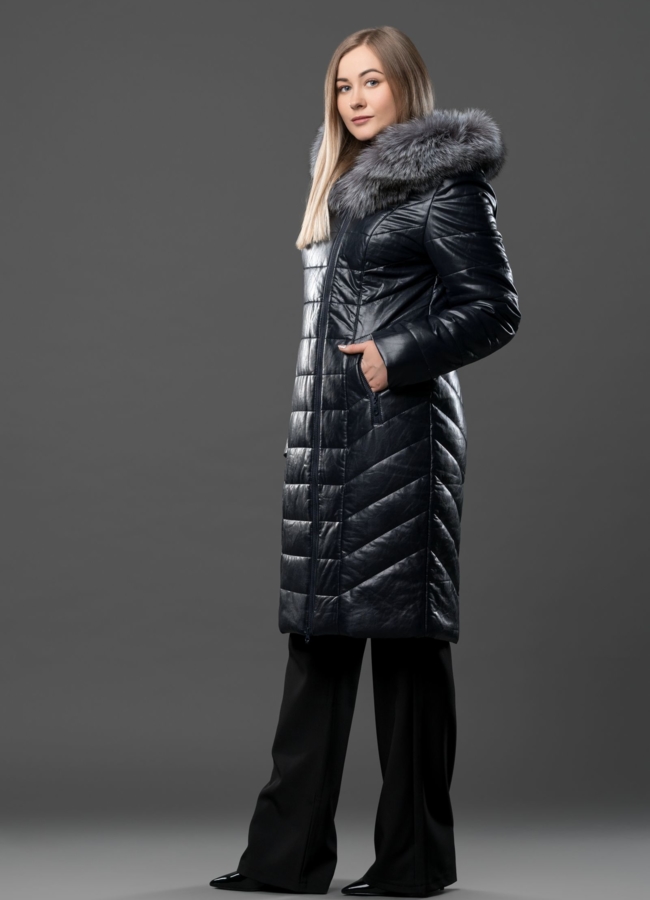 Пуховик из эко кожи синего цвета, на молнии, отделка чернобурка модель № 8721 в рассрочку