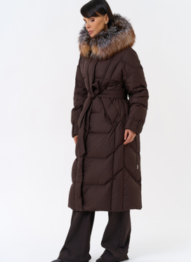 Женский пуховик с отделкой из меха блюфрост