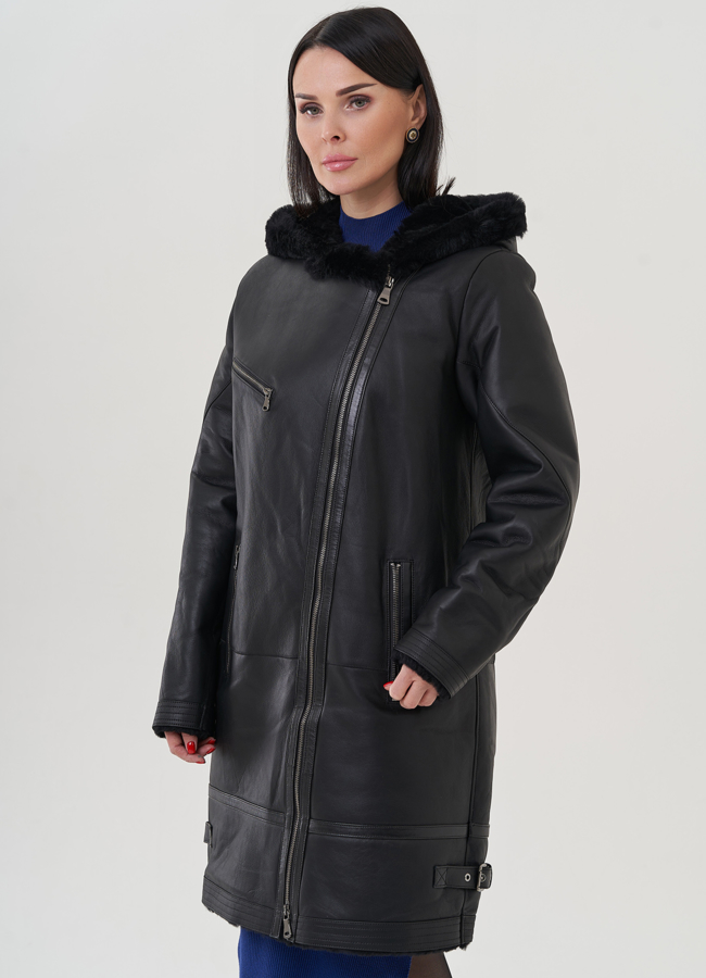 Женская дубленка  черного цвета с капюшоном  модель № 25624 универмаг малина