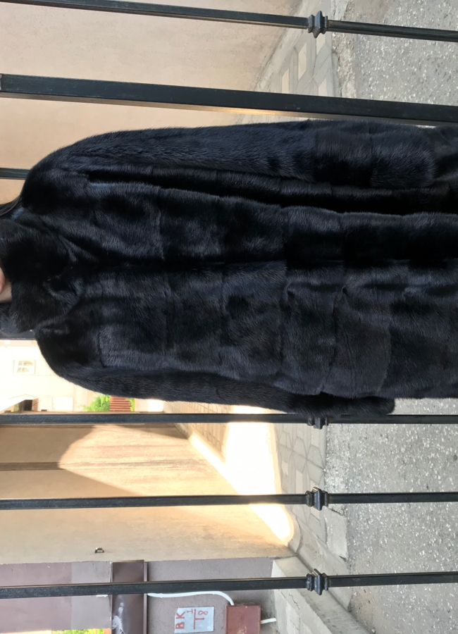 Норковая шуба в черном цвете модель № 8010 меха малина