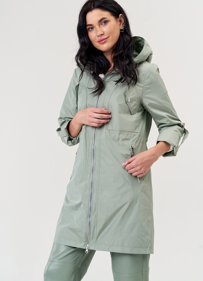 Плащ женский зеленого цвета с капюшоном модель № 21258 меха малина