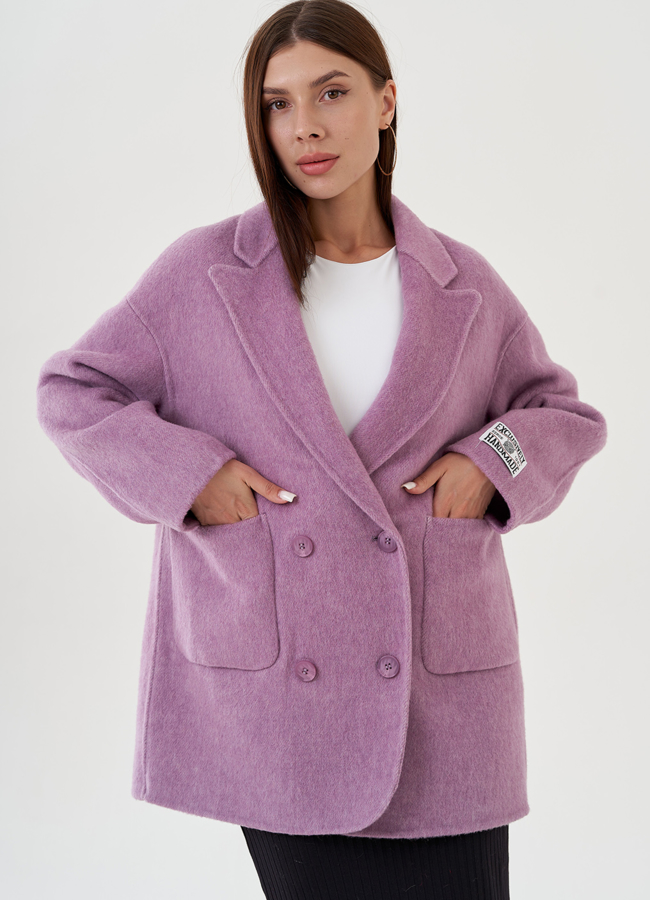 Пальто женское оверсайз сиреневого цвета модель № 81427 меха малина