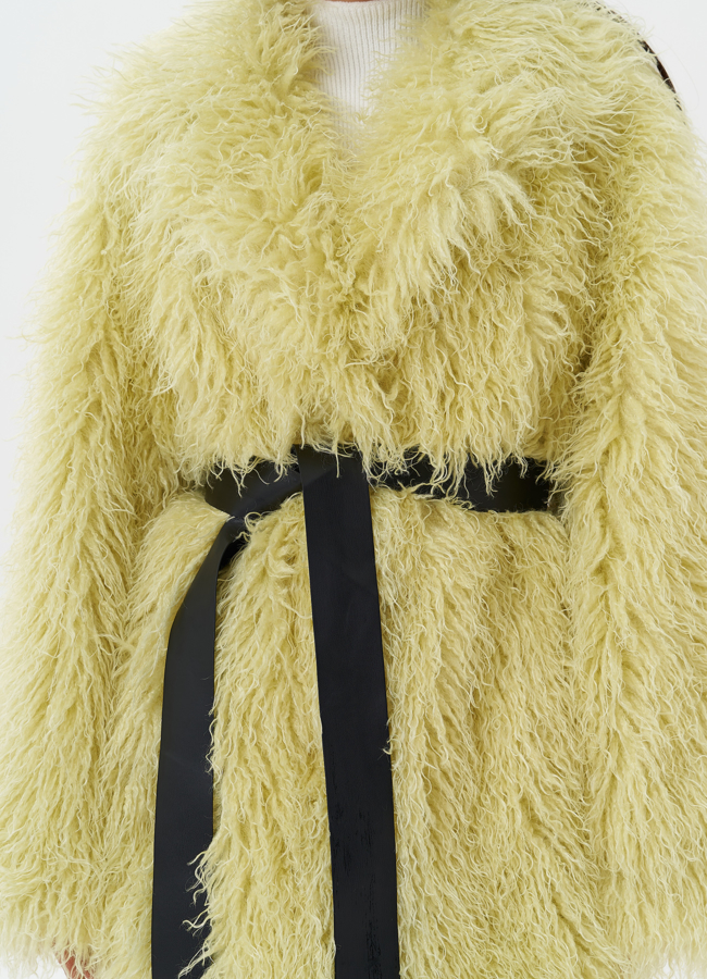 Полупальто из эко меха под ламу с поясом модель № 26010 универмаг малина