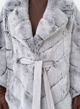 Шуба из меха кролика с английским воротником 