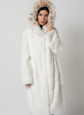Белая шуба из норки с рысью