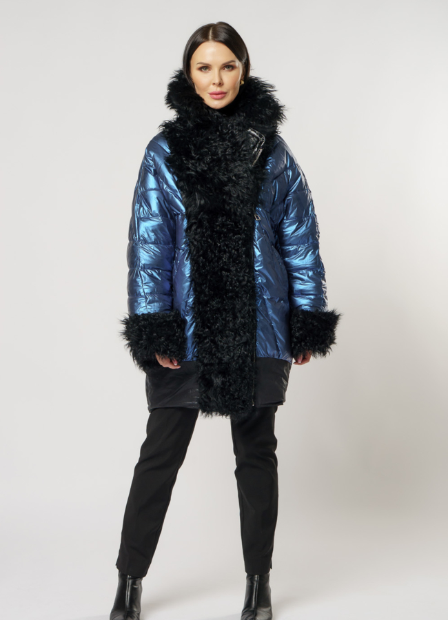 Двусторонний пуховик oversize с отделкой из козлика  модель № 221 универмаг малина