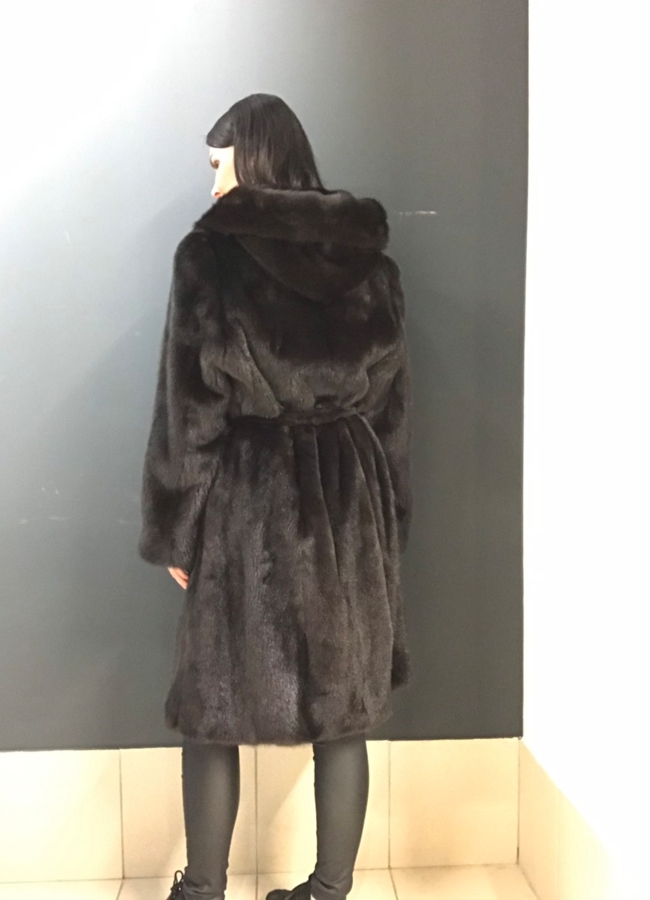 фото Норковая шуба с капюшоном в цвете махагон модель № 121022